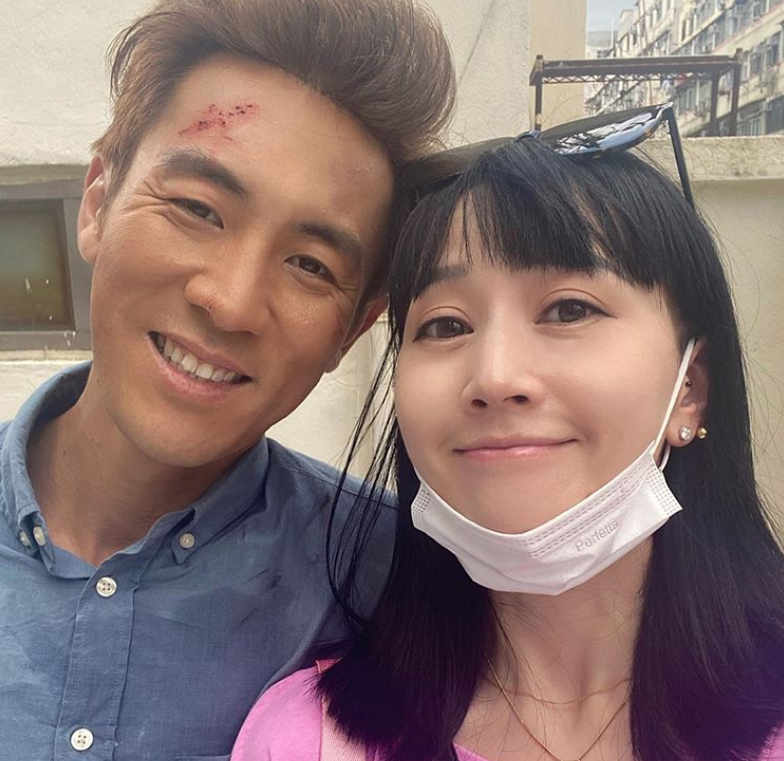 2015年,任祉妍发现自己怀孕,谭俊彦果断承担起男人的责任,跟她登记