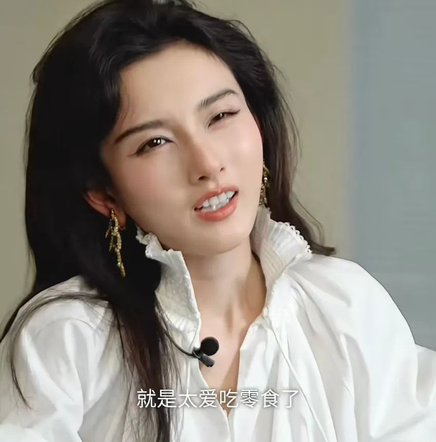 宋祖儿状态惹人忧 自曝凌晨4点吃零食 被怀疑饿一天不吃东西