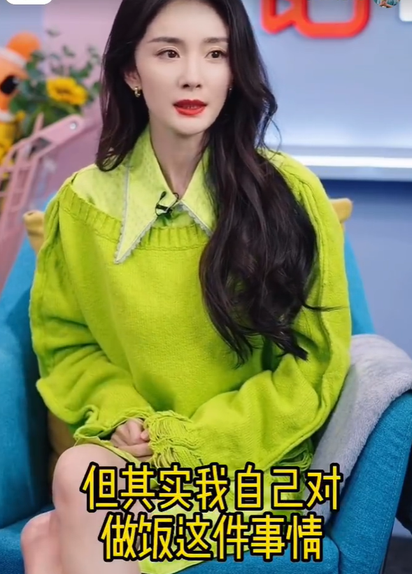 杨幂直播对主持人甩脸子翻白眼全程不配合为何要刁难打工人