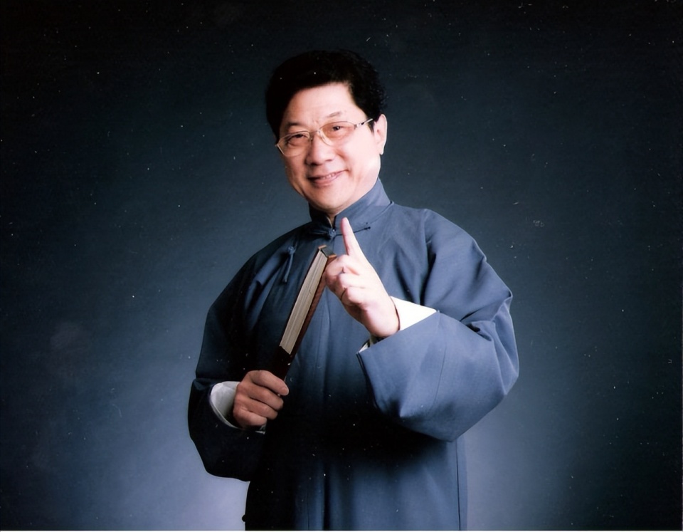 郭德纲拜师侯耀文时,他的引保代三师中的引师就是常贵田,按照德云社