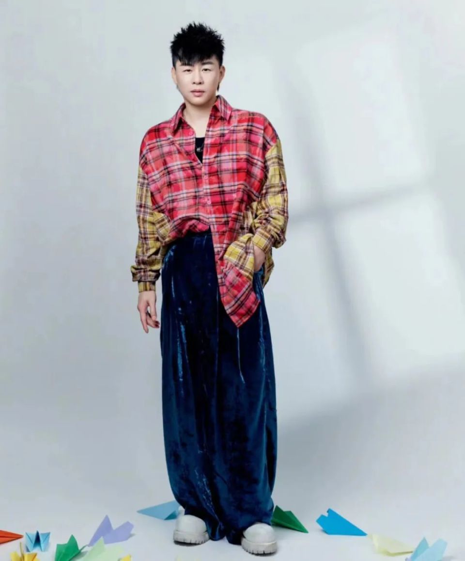 以为胖其实瘦的7位明星,孙楠个高腿细,林俊杰秀腹肌获赞