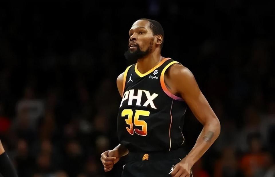 死神镰刀凯文杜兰特虽然在离开雷霆后三易门庭,但是丝毫不影响杜兰特