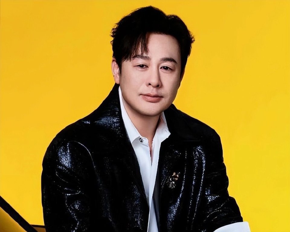 导演高群书发文力挺张颂文，称他的谦逊令人感动，成名之后仍勤恳努力_腾讯新闻