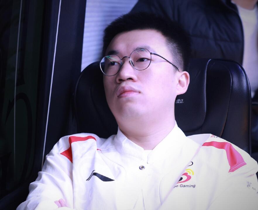 中单选手荣誉图,faker表格都装不下,lpl赛区小虎是第一人_腾讯新闻