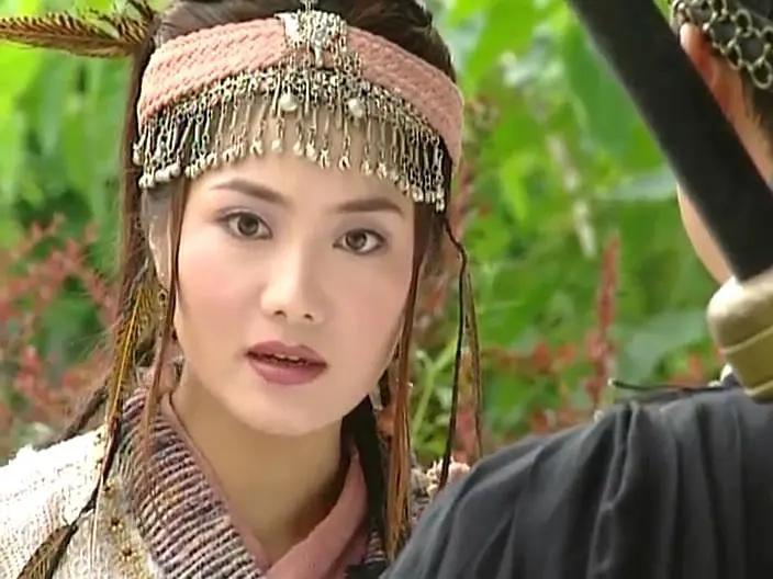 电视剧《神捕》里面,俞小凡论灵气娇俏比不过张庭,论五官气质又比不过