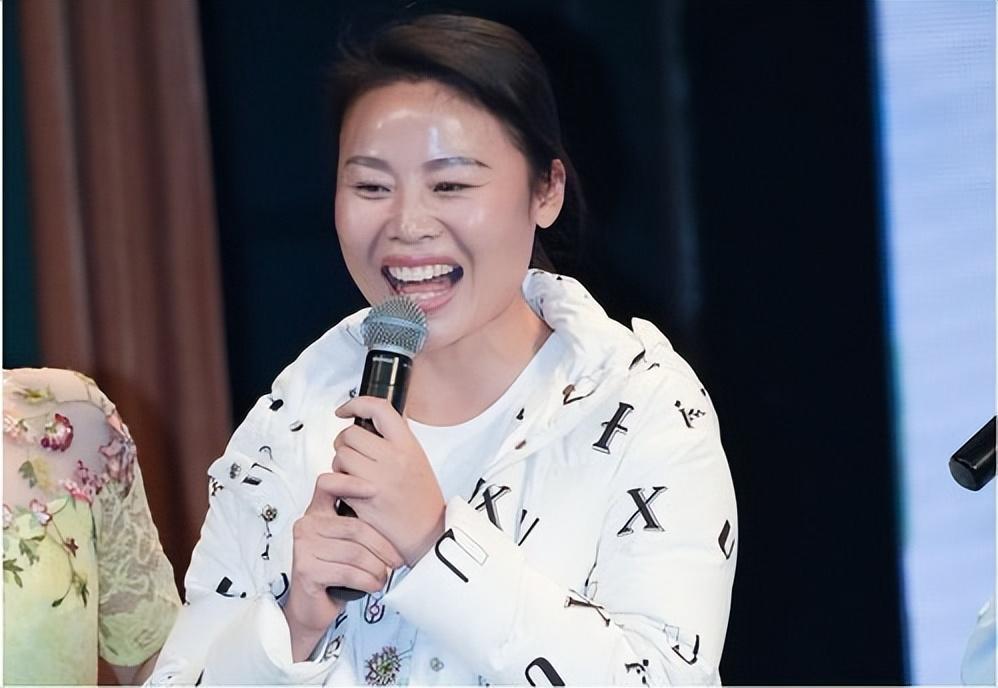 草根歌手草帽姐,终于为自己的"撒谎成性"付出了代价_腾讯新闻