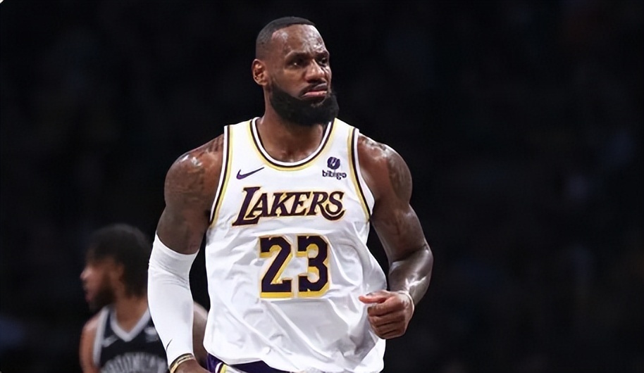 两队锁定季后赛,詹姆斯超乔丹,勇士保第十,独行侠冲前四