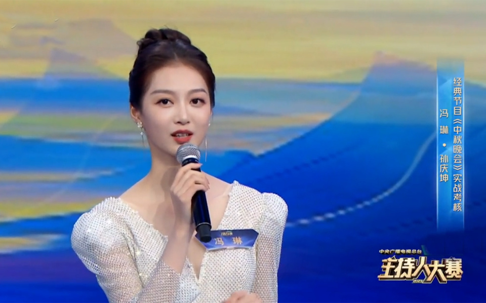 主持人大赛:丹臻群佩抢位成功,7位专业评审打99分,他能一黑到底吗?