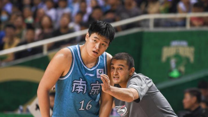 同曦vs深圳全力出击超级外援渐入佳境西热力江冲击四连胜