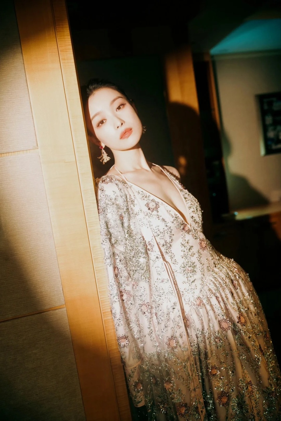 vogue红毯:娜然惊喜,倪妮稳定输出,古力娜扎惊艳全场_腾讯新闻