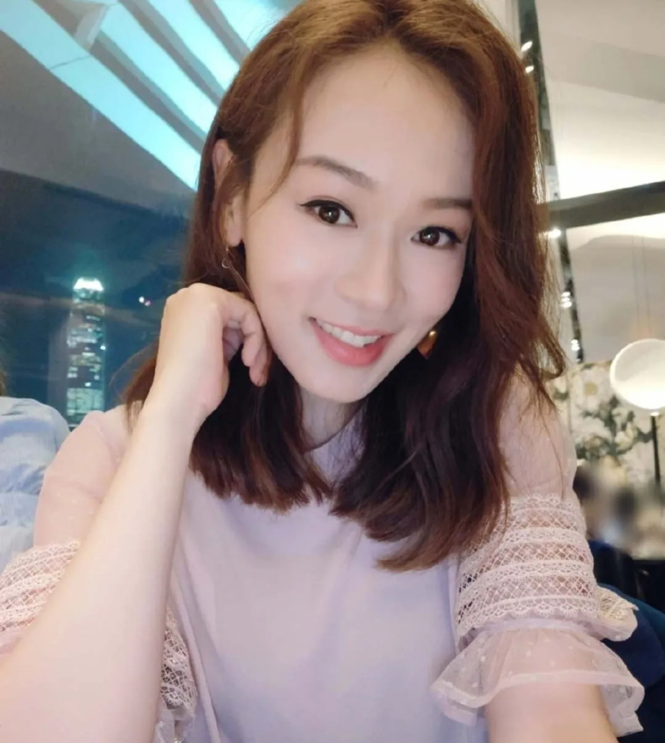 45岁港姐杨思琦近况曝光!因三角恋形象尽毁,如今靠直播卖艺赚钱