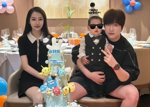 自降身份为网红白冰烧饭,二人合影却曝光真实目的_腾讯新闻