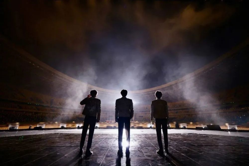 李小遥编辑|未未微信公众号:首席人物观(id:sxrenwuguan)01比较tfboys