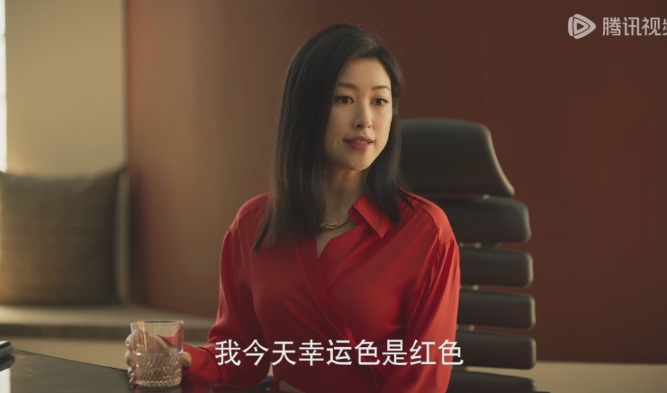 36岁刘亦菲演22岁女大学生,与42岁万茜和39岁朱珠同框没有年龄差