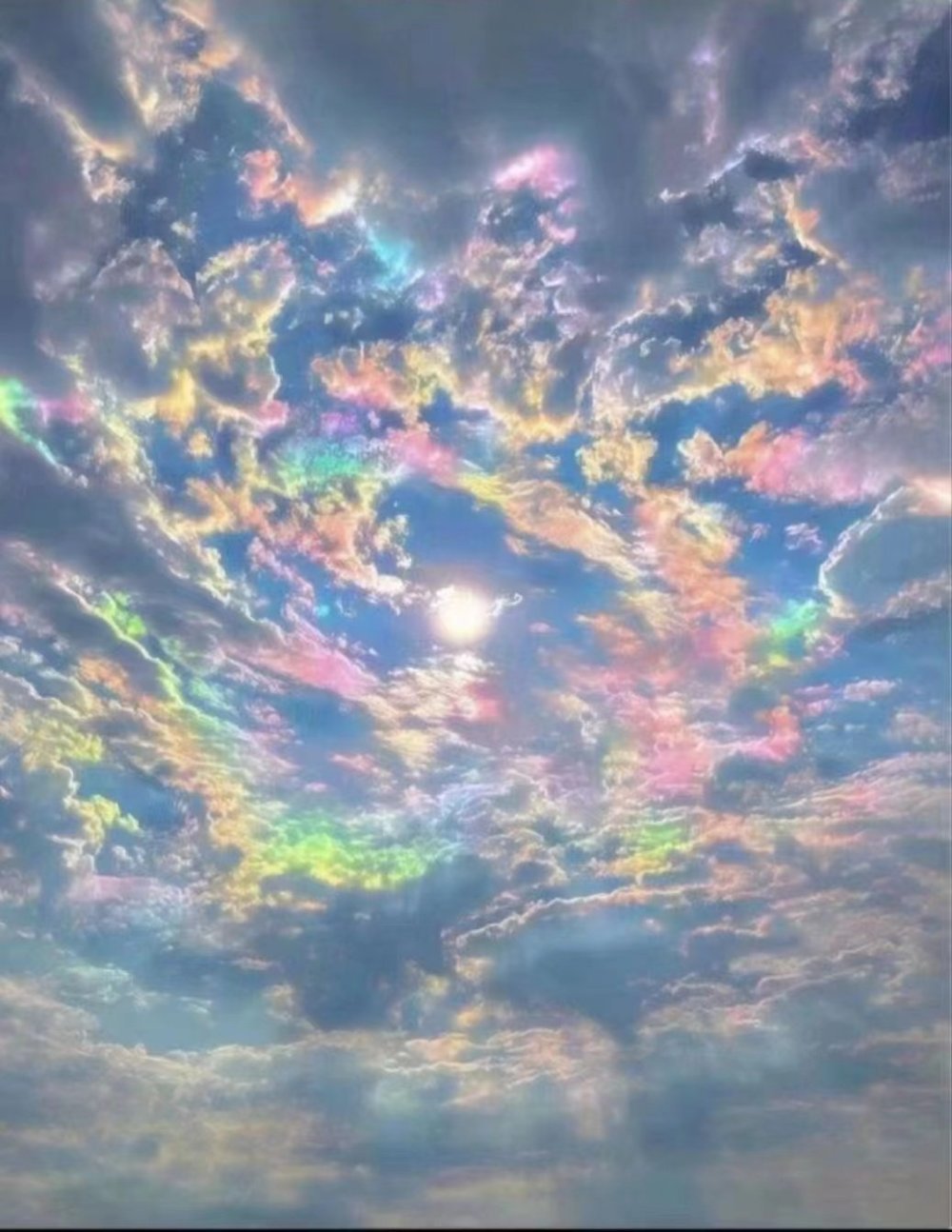云南大理洱源现绝美七彩祥云 瑰丽云景刷屏网络圈_腾讯新闻