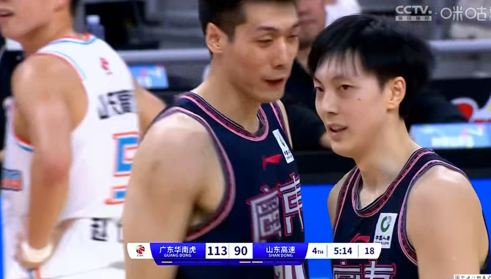 广东快打再现江湖,胡明轩携手徐杰一波流制胜,山东队狂输26分