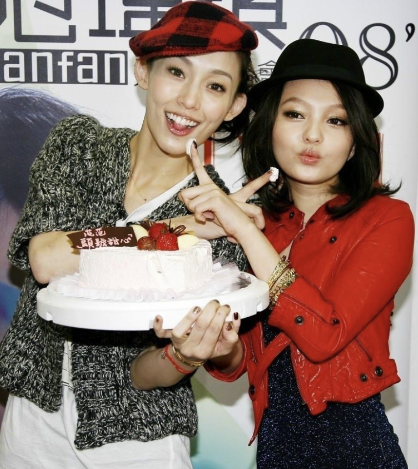 范玮琪在内地复出,曾背刺张韶涵,坦言前两年讲错话了,但依然过得很不