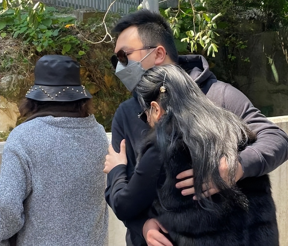昆凌誕下第三胎女兒后首曬個人自拍面帶笑容氣色好星空傳媒在線完整免費播放視頻