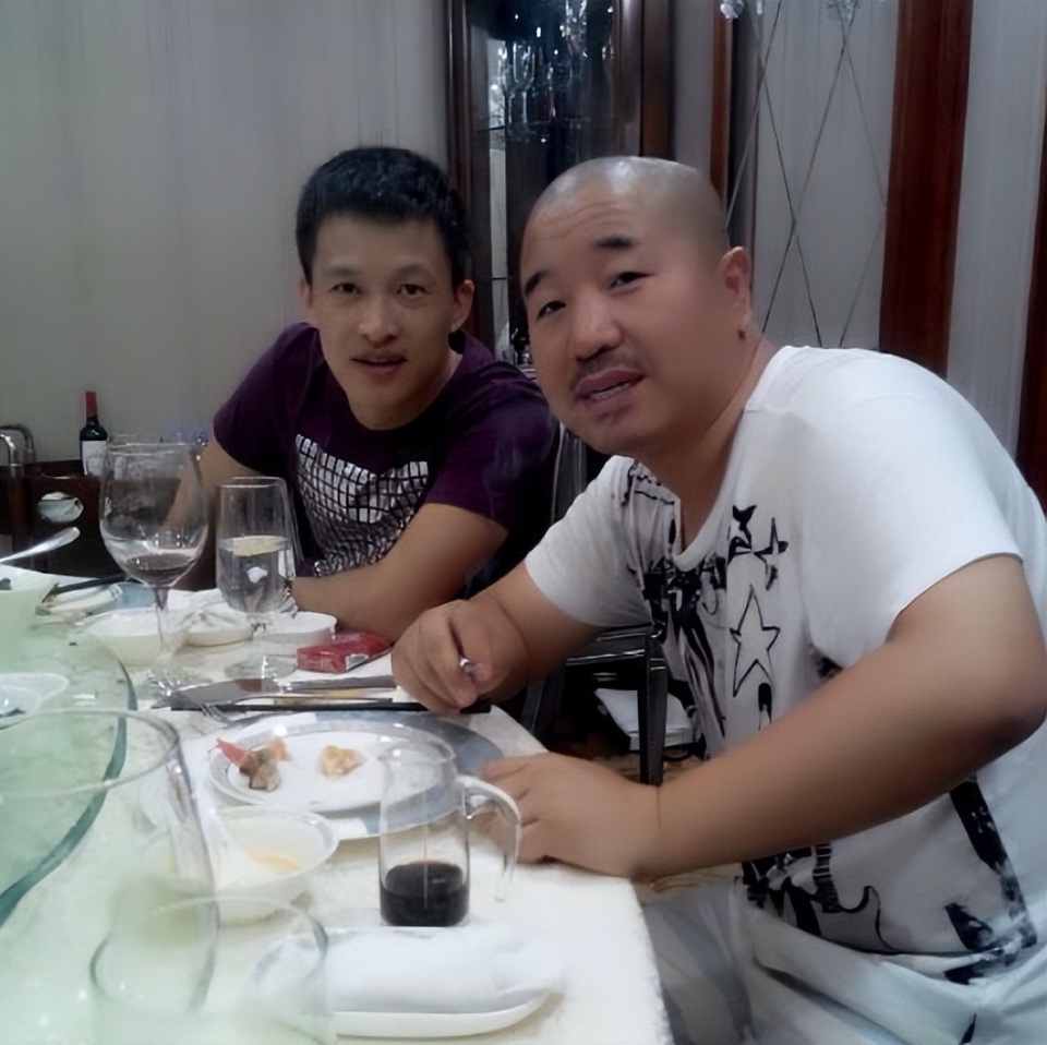 她是家中老大,李琳排行老二,最小的妹妹叫张琪,嫁给了黄宝吉