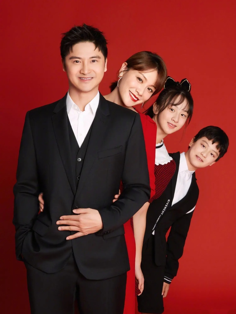 田亮叶一茜一家四口拍全家福