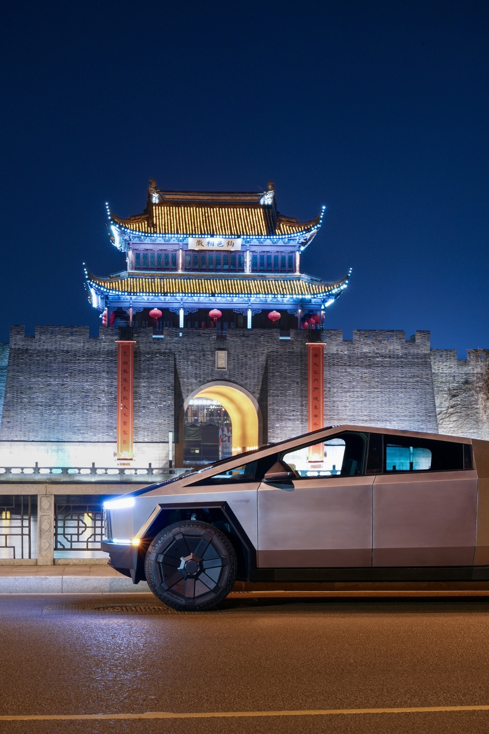 特斯拉赛博越野旅行车震撼登陆苏州!