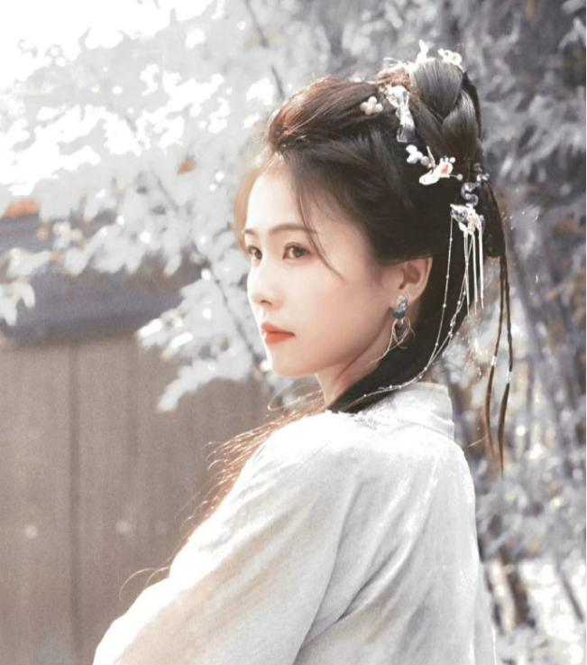 白鹿《临江仙》蓝衣照曝光!仙气十足很惊艳,新剧北上将播引期待!