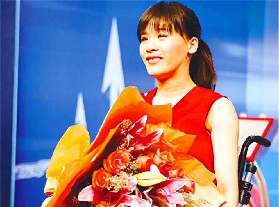 体操冠军桑兰：比赛“意外”高位截瘫索赔18亿，43岁被富豪丈夫宠成宝_腾讯新闻