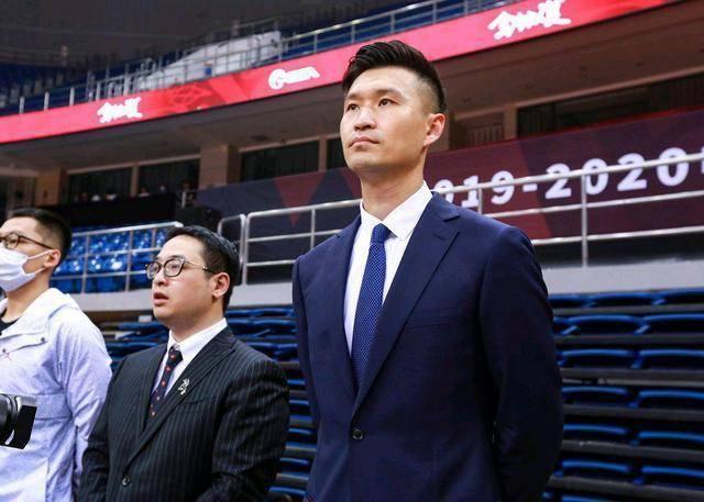 CBA冠军队换经理！杨鸣好友复出，发掘林葳有眼光，提拔西热力江