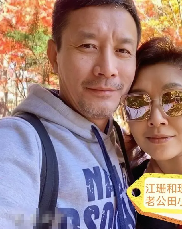 田小洁携妻子江珊女儿逛街,继父爱溢于言表!网友感动无限