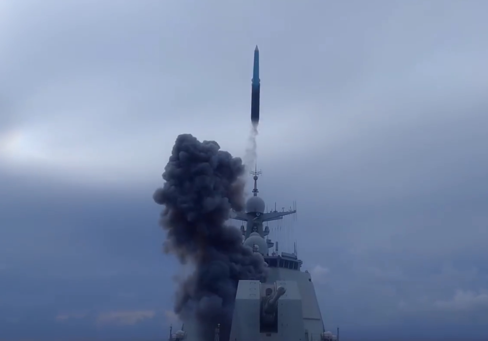 首次官宣，052D发射“鹰击-20”高超音速导弹，和055打“鹰击-20”有啥不同？_腾讯新闻