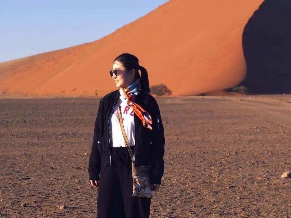 (在纳米比亚北部的沙漠)国家地理也拍摄过的辛巴部落,女性们露着上