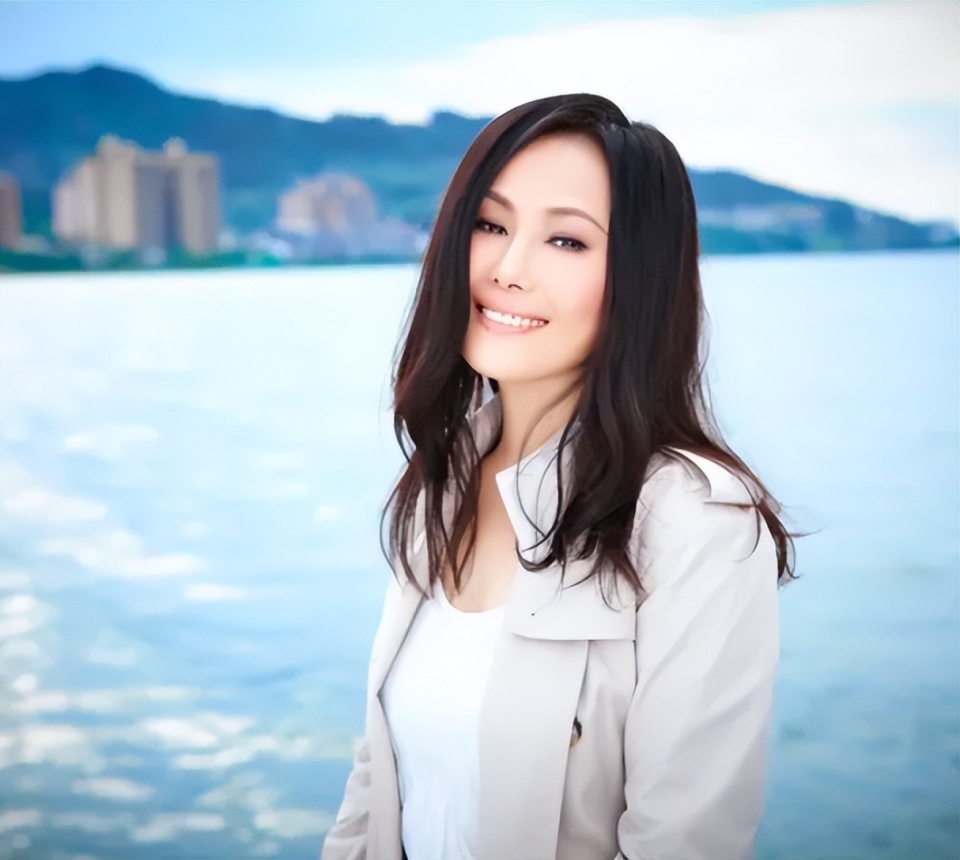 江蕙患癌,费玉清发声回应,丁克的他曾深情告白:以后葬在她的墓旁