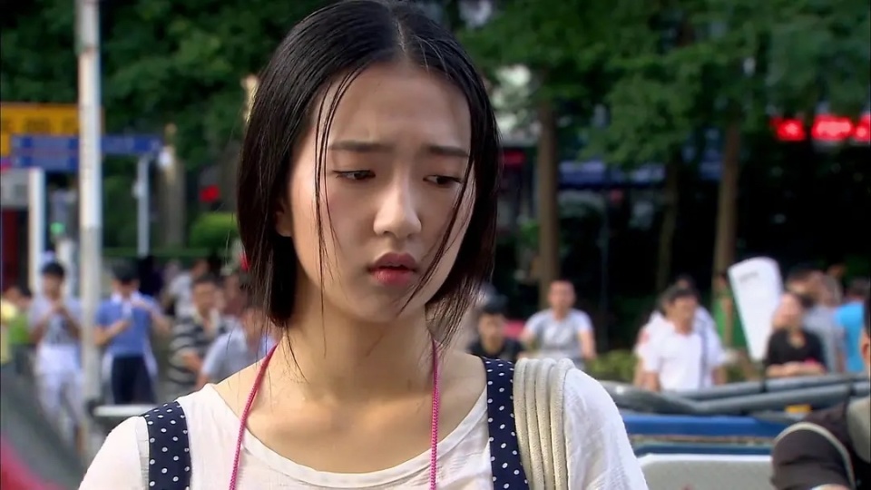 许玲月饰演高冷的莫雨,还有在唐嫣,罗晋主演的《归去来》中,许龄月