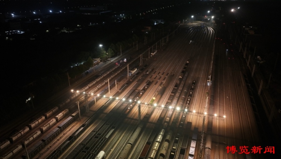 "凌晨四点的淄博"第一季②丨铁路编组场里的"拉风"人