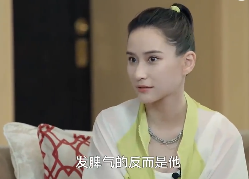 后来何超莲在参加活动的时候,被问到是否婚变的问题,她大方回应,表示