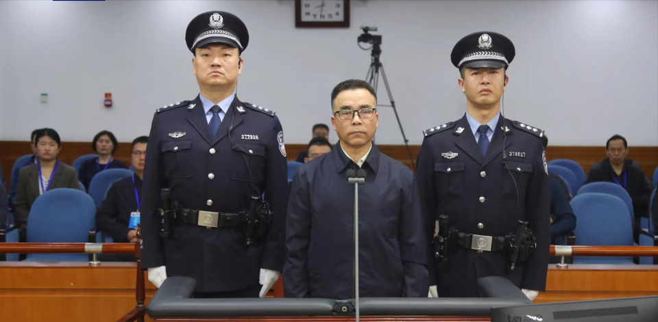数字刘连舸：收钱1.21亿、违法放贷33.2亿、4任妻子_腾讯新闻