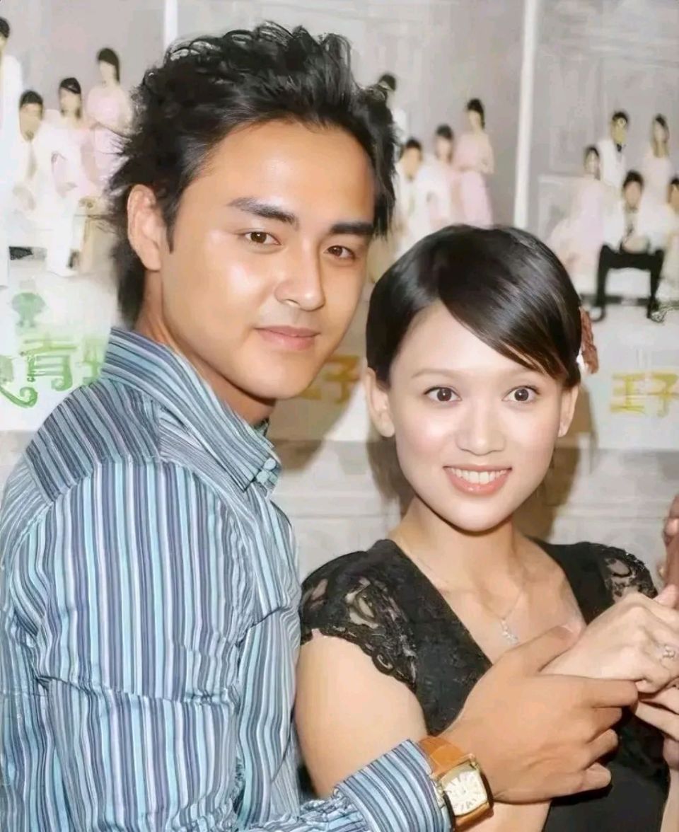 此外,上一个因为忽然官宣生子引发疑惑的男星,是去年8月官宣生女的