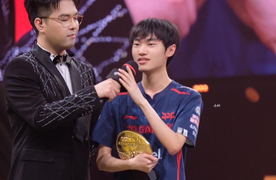 JDG成为第四支冲击全年大满贯的战队，Knight：今年想要S赛冠军！_腾讯新闻
