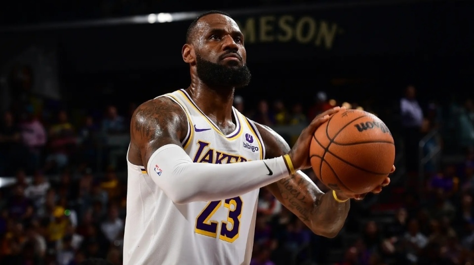 仅一夜两人宣布赛季报销詹姆斯确定复出克拉克迎赛季首秀