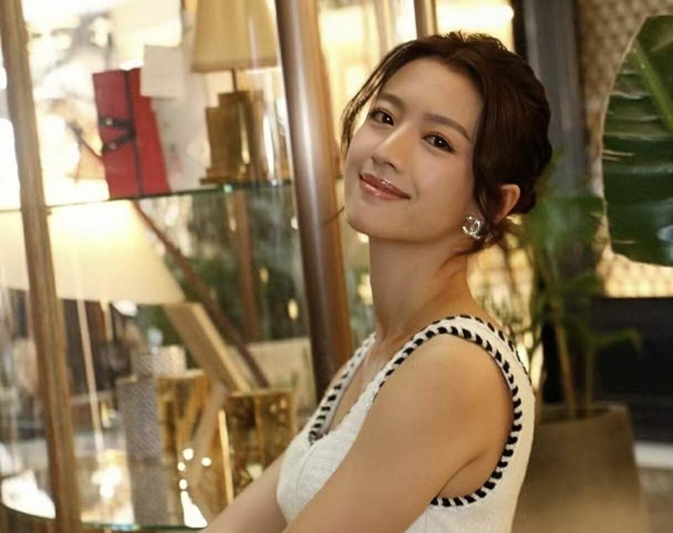 tvb女星蔡思贝为自己平反,否认与胡鸿钧恋情_腾讯新闻