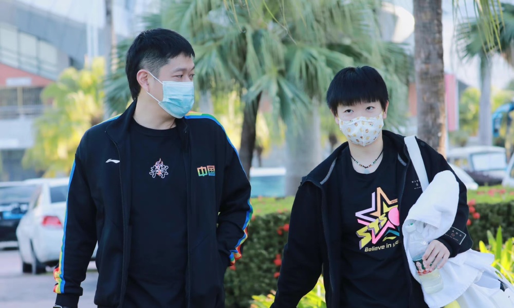 孙颖莎最新消息邱贻可宠爱莎莎细节曝光师徒备战德班剑指冠军