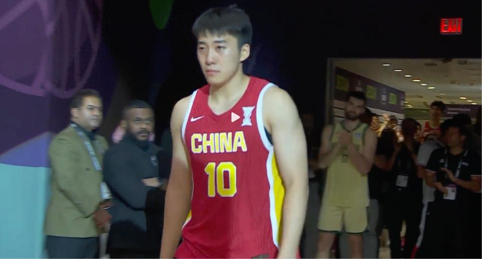 真相揭晓！亚洲杯颁奖典礼王俊杰泪崩，胡金秋一句话让人破防