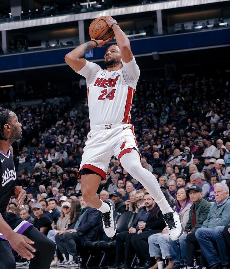 阿德巴約25+7+5鮑威爾22分，威少三分失准6中1，熱火復仇國王 - 