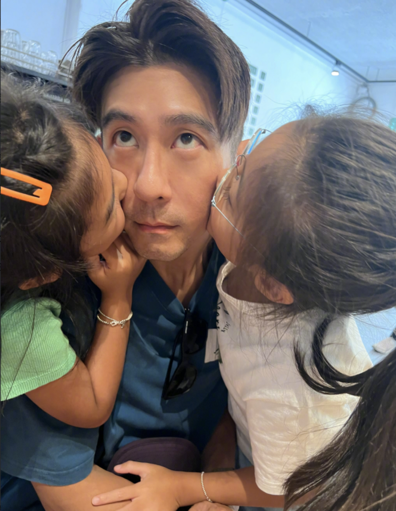 贾静雯父亲节追忆父亲,晒全家福大赞修杰楷,咘咘波妞颜值变化大_腾讯