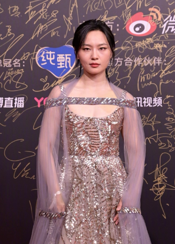 2023最丑红毯:刘亦菲土味朋克,杨紫西门大妈附身,姚晨睡衣上场_腾讯