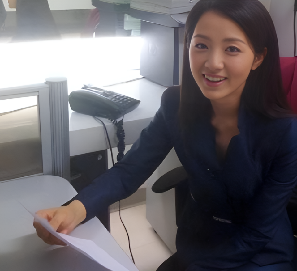 学识气质真是最好的保养品,央视天气预报主持人杨丹51岁仍不显老