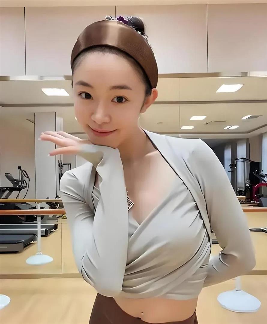 34岁华宵一近况曝光！嫁东莞首富生一子，如今婚姻幸福被宠成公主_腾讯新闻