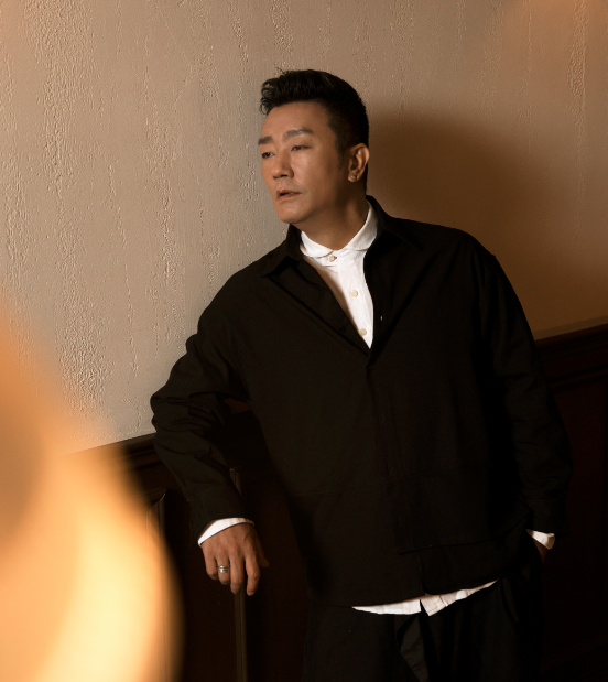 演员含笑14年前吸毒再遭封杀,官媒发声:绝不让涉毒艺人重返舞台_腾讯