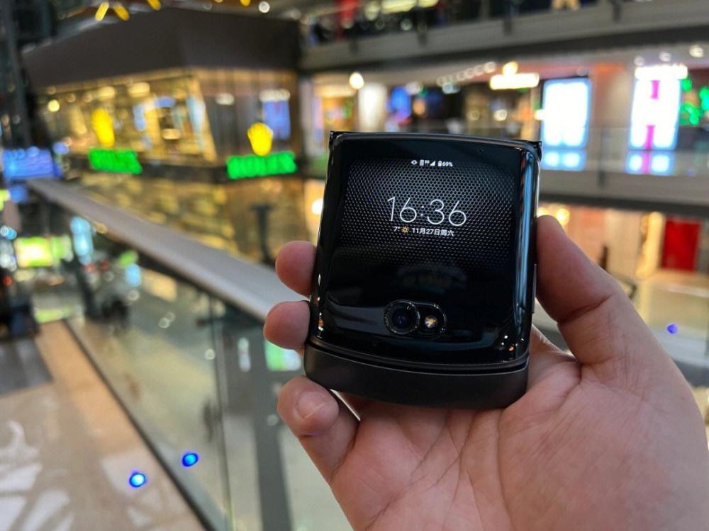 摩托罗拉motorolarazr 2023折叠屏手机曝光,采用混搭配色_腾讯新闻