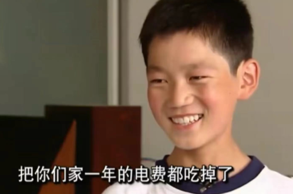 万万没想到!农村小男孩体验富二代人生,回村读书成年后参军